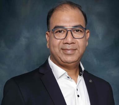 Shivam P., Accountant